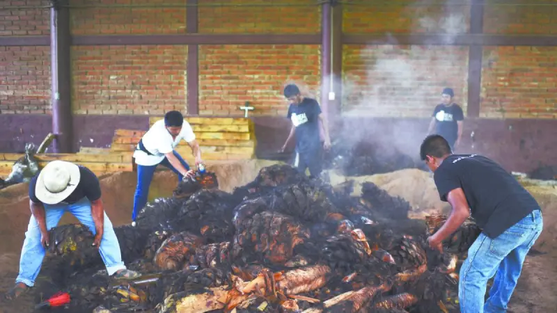Productores de mezcal proponen a legisladores cambiar cobro del IEPS por grado de alcohol y no por valor