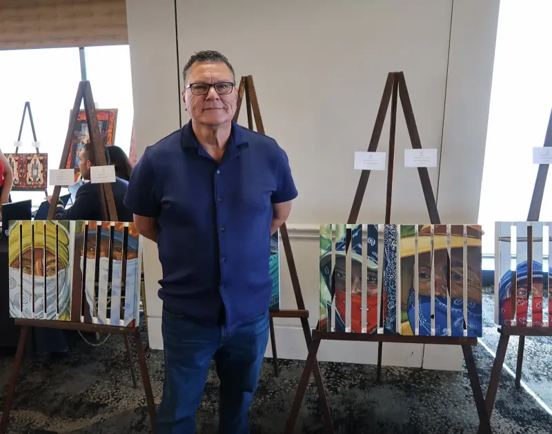 Artista mexicano ayuda a recaudar fondos para servicios legales de inmigrantes en San Diego