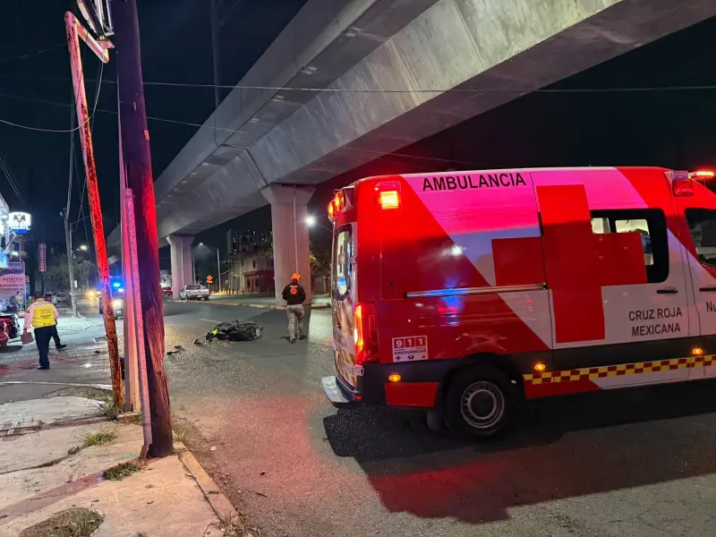 Resulta lesionado motociclista tras accidente en Monterrey