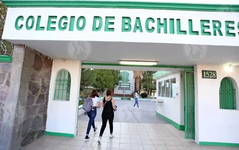 Fuera de prepa, casi 900 estudiantes aquí
