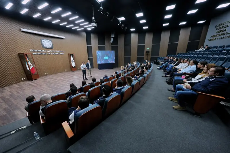 Felifer Macías inicia la semana con reunión de gabinete a las 5:30 de la mañana
