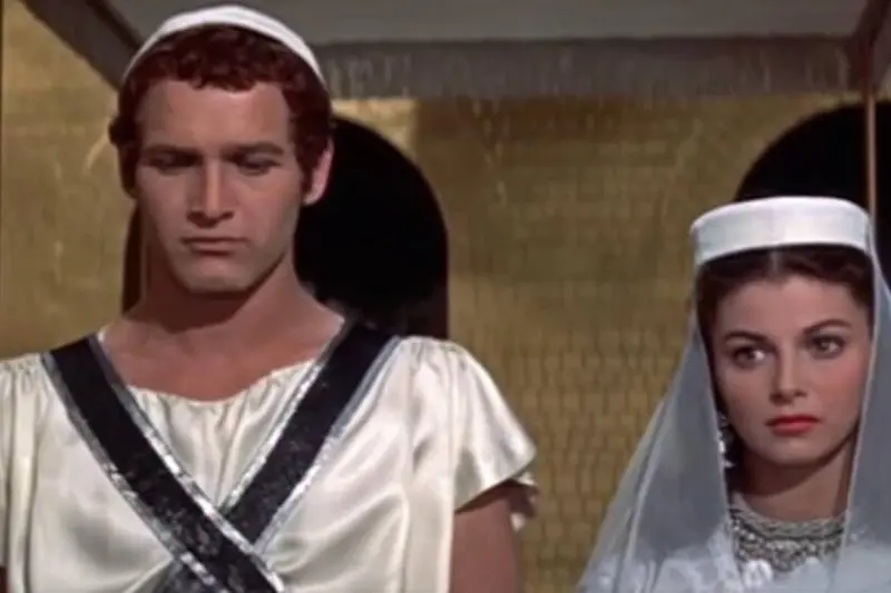 "¿Te imaginas sobrevivir a eso?". Paul Newman calificó este fracaso estrepitoso de los años 50 como su peor película y no le faltaba razón, es un despropósito