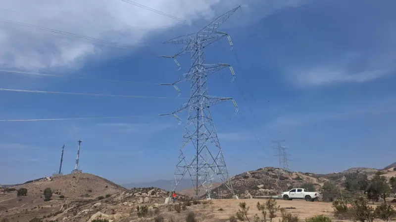 CFE fortalece la red eléctrica entre Mexicali y Tecate con nueva línea de transmisión