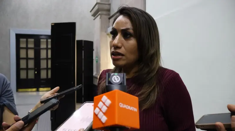 Acusa Ruth Salinas derroche de Ricardo Moreno en artistas del Alfeñique