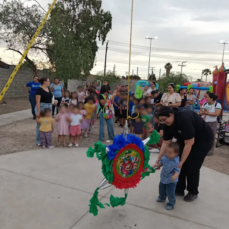 Estudiante de Psicopedagogía convierte un parque de Mexicali en espacio de aprendizaje gratuito para niños