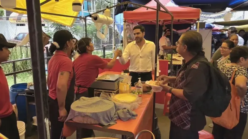 Agustín Dorantes regresa al Tianguis de El Tintero y escucha necesidades de comerciantes y familias