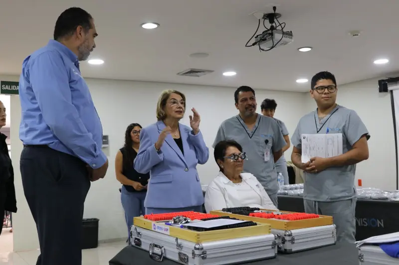 Entrega DIF aparatos auditivos y anteojos en 12 municipios
