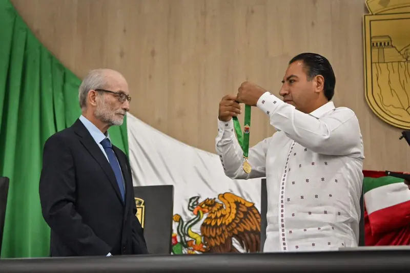 ERA impone Medalla “Miguel Álvarez del Toro” al biólogo Carlos Guichard Romero
