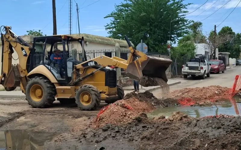 Agua de Hermosillo continúa trabajos de reparación de colector sanitario en la colonia Sahuaro