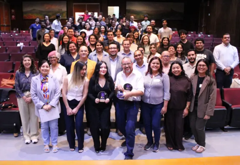 Stand up y ciencia: premia UAQ talento en divulgación