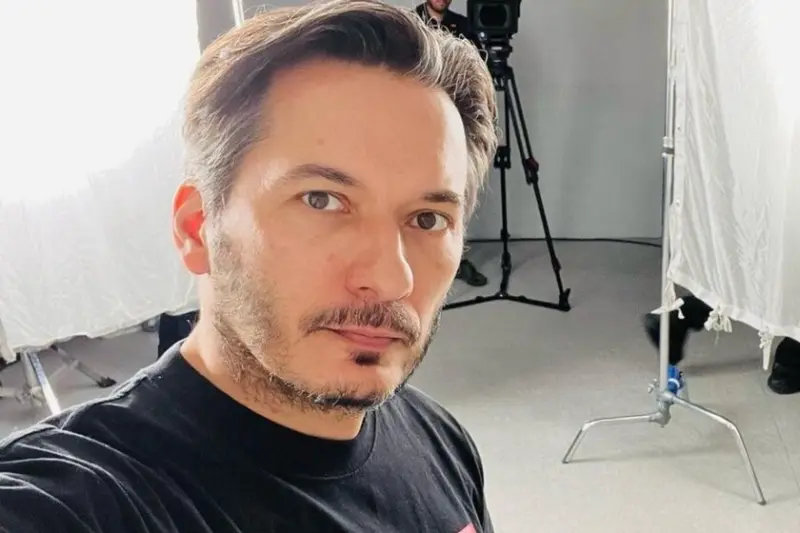 Alberto Caballero, creador de 'Machos Alfa', explica por qué la temporada 6 va a ser el final de la serie: "Siempre tienes miedo de esa típica última temporada que sobra"