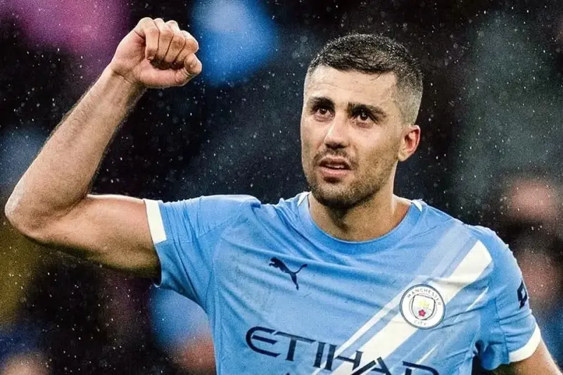 Rechaza City primera oferta del Barcelona por Rodri
