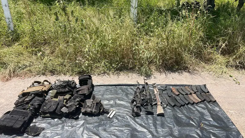 Confirma Ejército 7 civiles detenidos en Escuinapa tras violencia y les decomisa arsenal