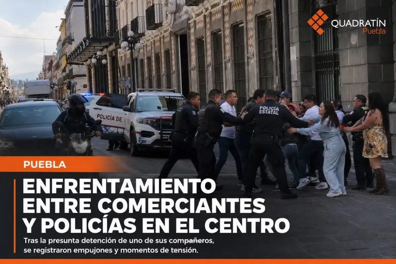 Enfrentan comerciantes a policías en Puebla