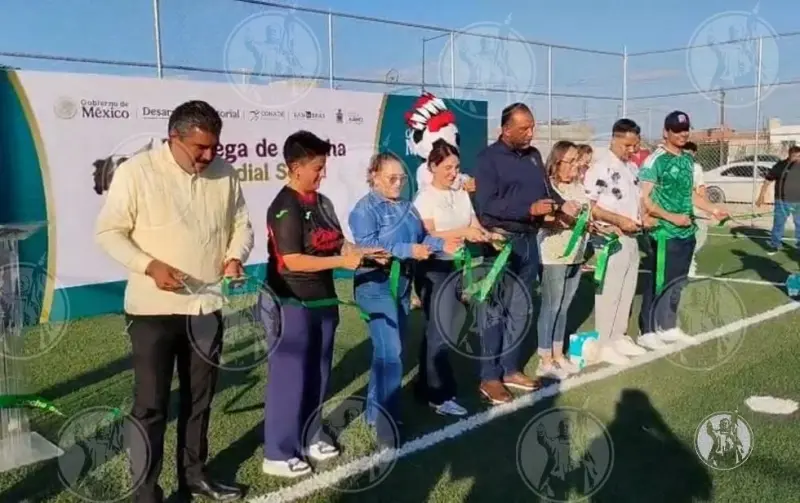 Encabeza Héctor Ortiz entrega de cuatro canchas de futbol