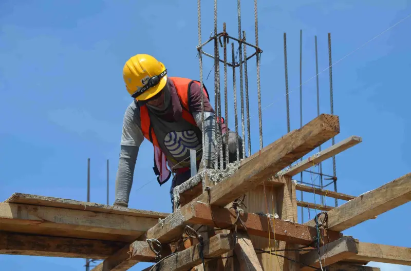 Clima y aumento en insumos elevan costos de la construcción en Yucatán