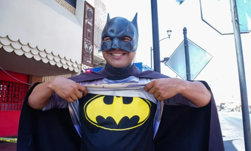 Llega Batman MX a Mexicali tras recorrer 10 mil kilómetros