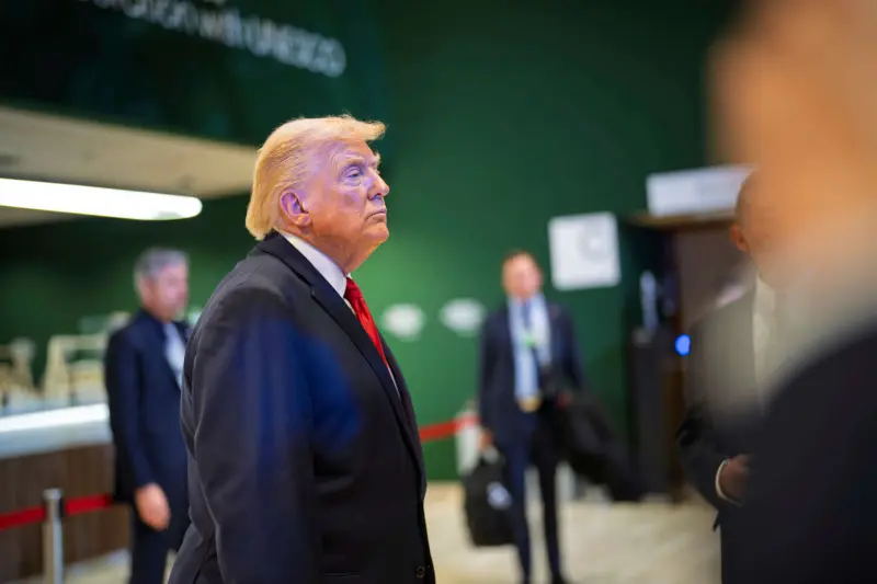 Trump frena los bombardeos contra Irán y lanza una oferta de paz que Teherán rechaza