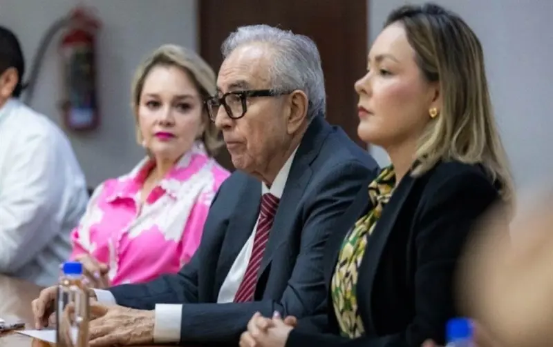 Pese a acusación de narco de EU, retoma Rocha Gobierno