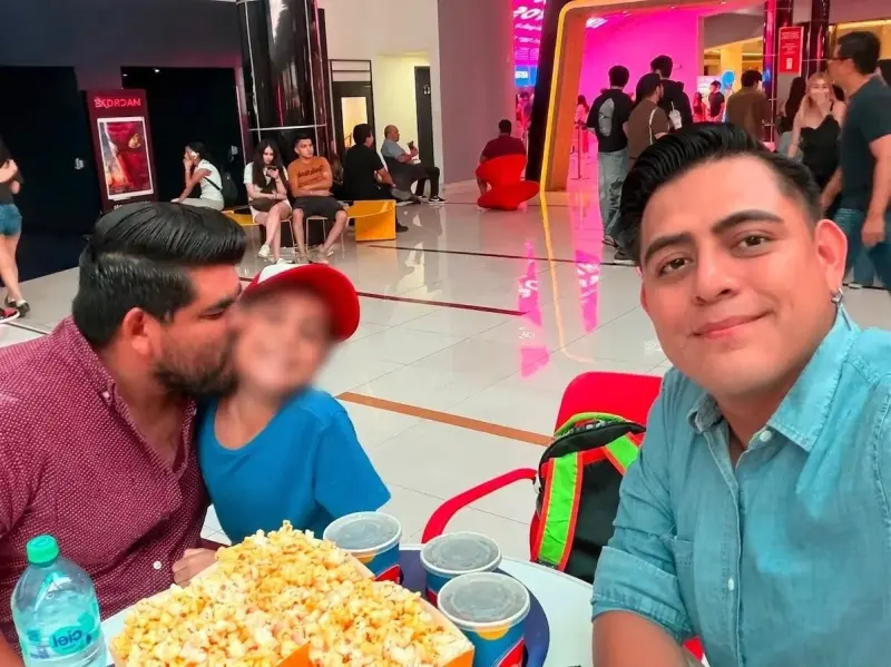 ¿Tener dos papás es un problema?, colegio de García rechaza a niño por su familia homoparental