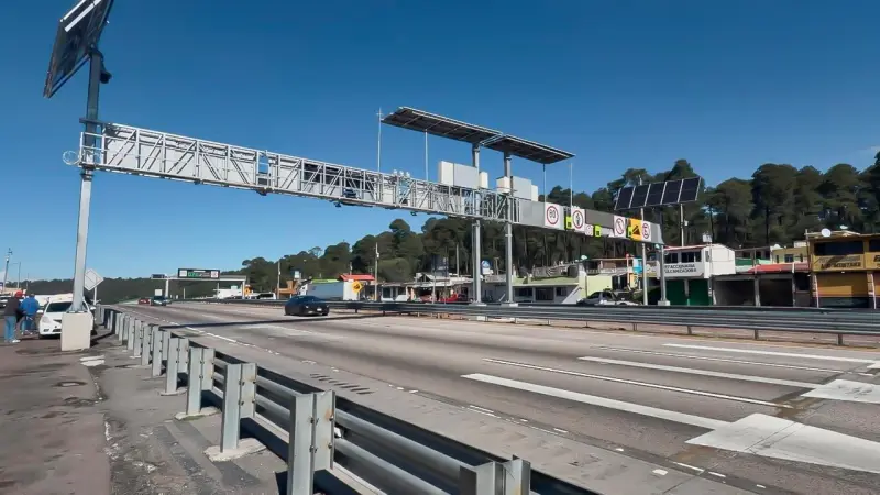 Cierra SICT 54 accesos irregulares en carreteras del Edomex