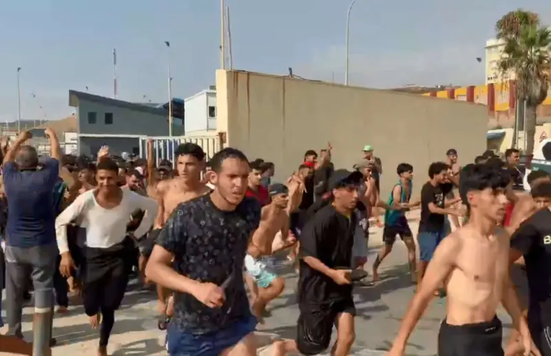 El eje Washington-Rabat arrincona a Madrid tras el asalto al espigón de El Tarajal