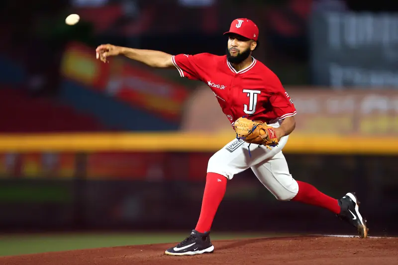 Toros pierde en once entradas y se empata la serie de playoffs