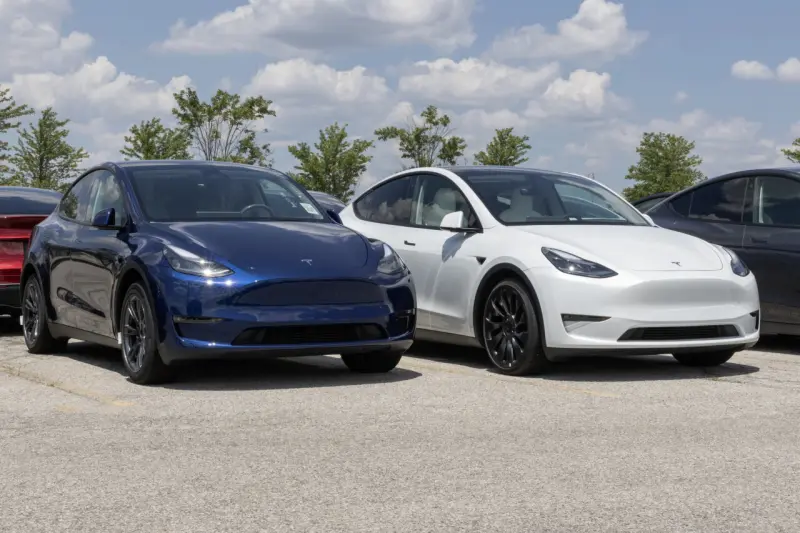 No es solo Tesla: 8 automotrices chinas retiran millones de autos por una falla que podría atraparte durante un choque