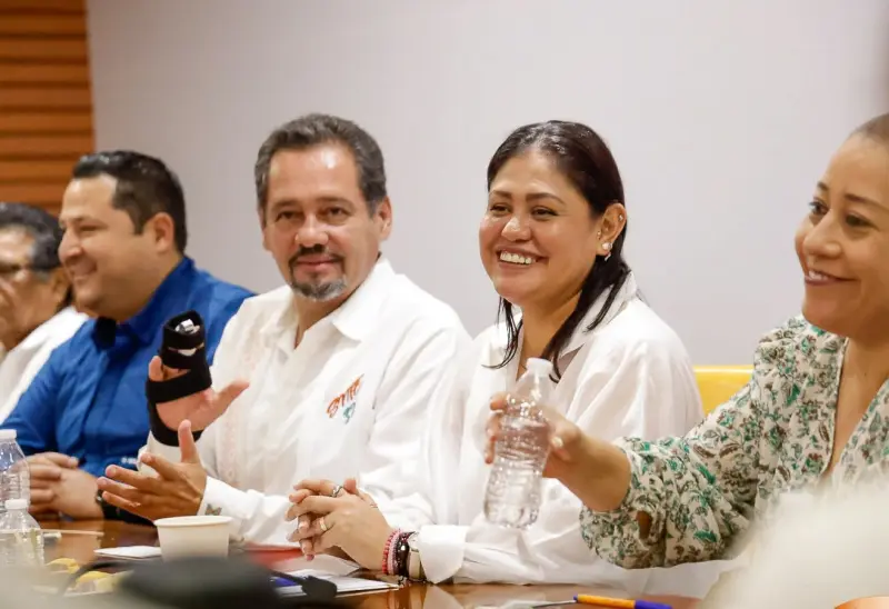 Recibe Raquel Bonilla a la Sección 32 del SNTE