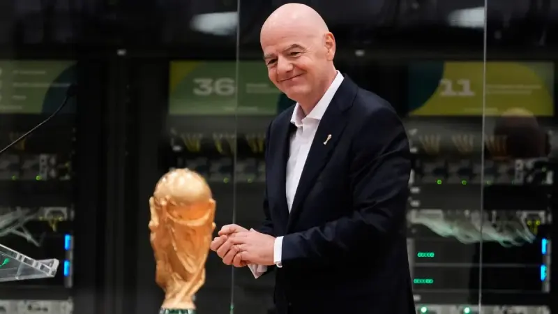 Primer ministro británico dice que Infantino no es el indicado para liderar la FIFA