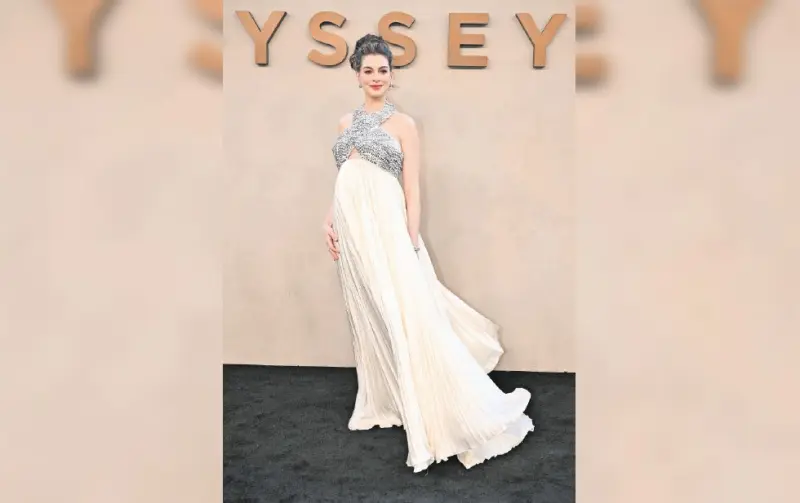Anne Hathaway viste a la moda