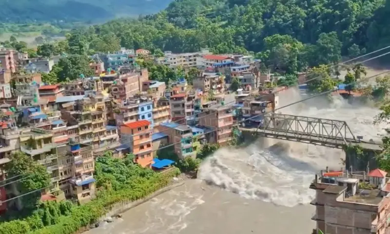 Asciende a 157 la cifra de muertos tras las inundaciones en el Himalaya