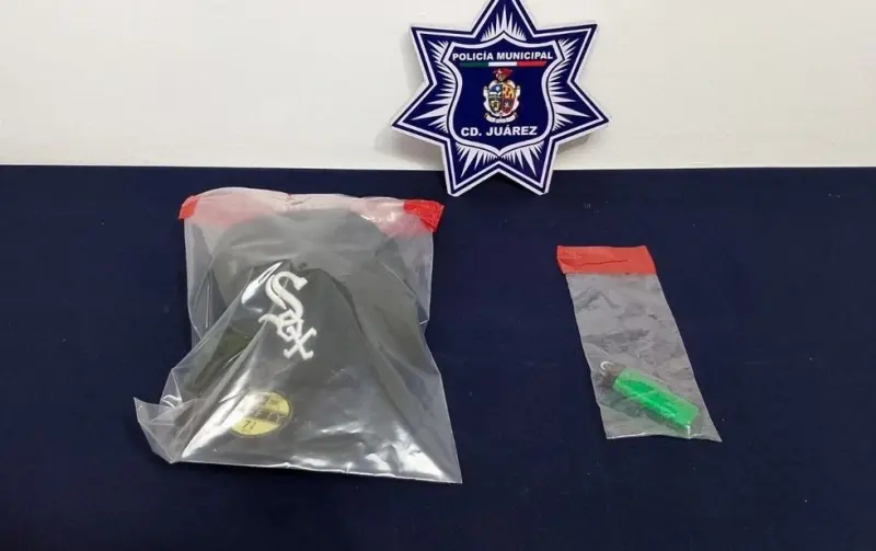 Queman auto, huyen, se pelean, agreden a policías y los detienen