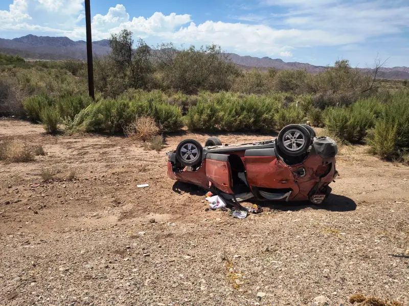 Familia vuelca en carretera a San Felipe y bebé queda gravemente herido