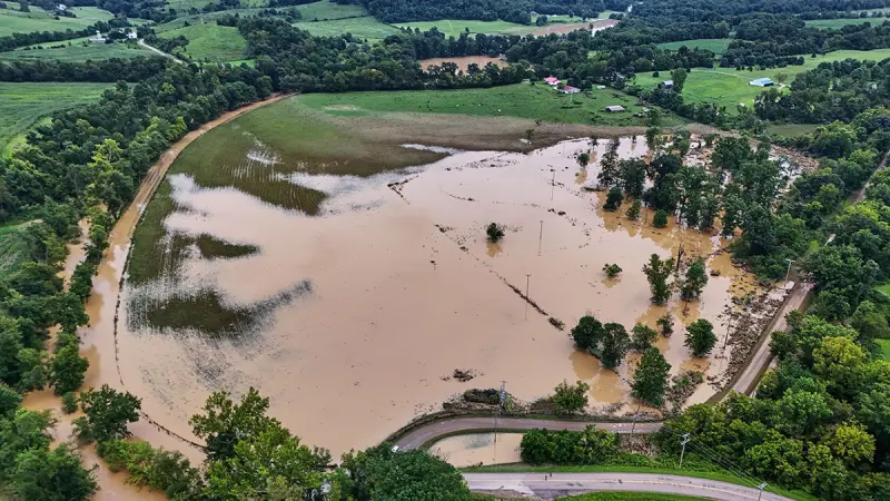 Clima extremo azota a Norteamérica: Inundaciones en EU e incendios en Canadá