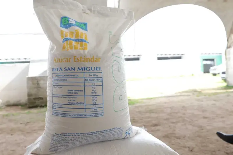 SEDEA entrega 13 mil 900 kilos de suplemento a 71 apicultores de Querétaro