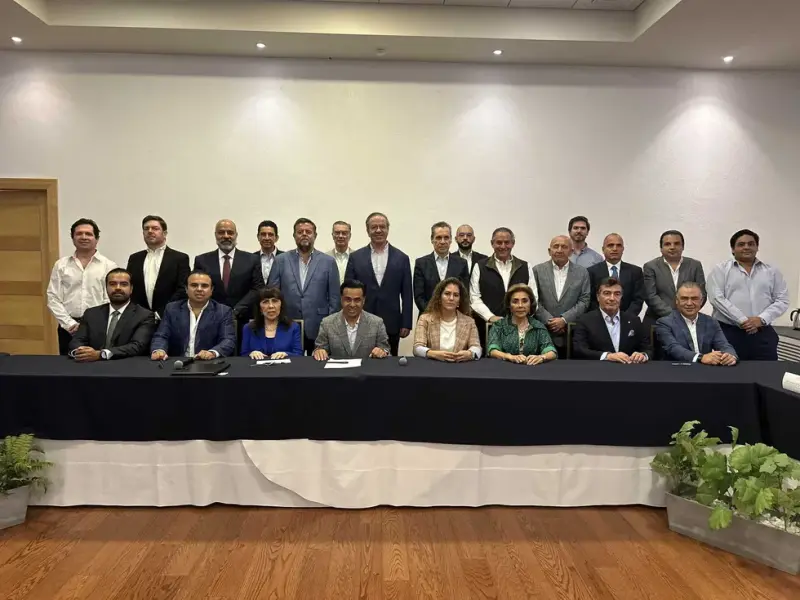 Nava expone ante industriales la política social del gobierno de Querétaro