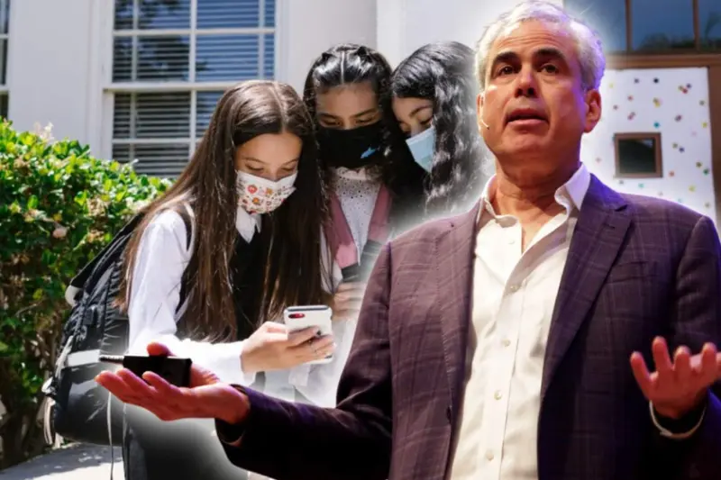Jonathan Haidt, psicólogo social: en México "deben separar a los alumnos de sus teléfonos durante toda la jornada escolar"