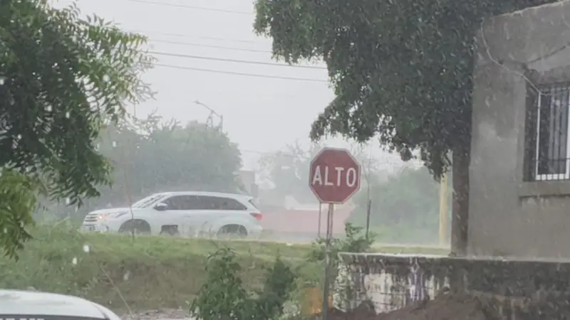 Tras intenso calor, sorprenden lluvias y apagón en Rosario