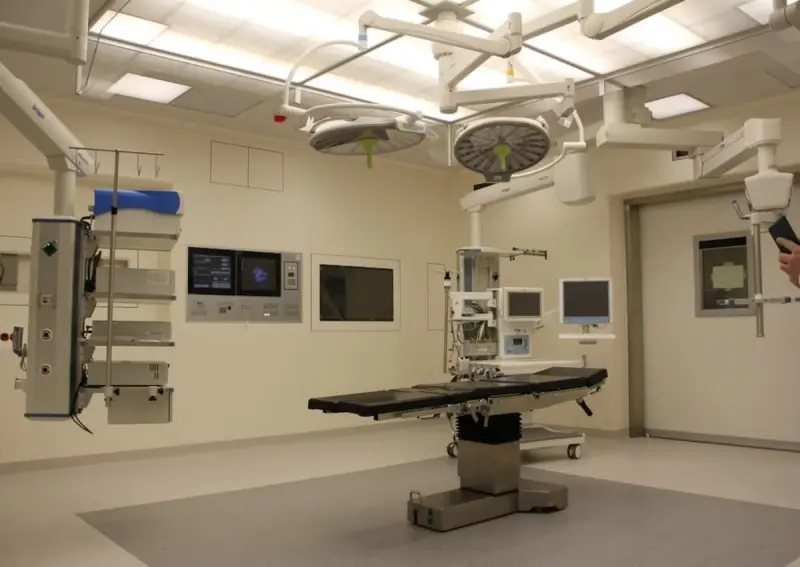 Error en hospital de Nashville deja a cuatro pacientes con lesiones graves, uno de ellos con parálisis, tras recibir medicamento equivocado en cirugías de reemplazo articular