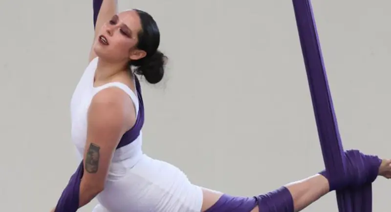 Ofrece UAEMéx exhibición de danza aérea como opción deportiva