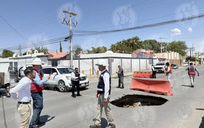 Video.- A punto de concluir reparación de socavón en avenida del Charro