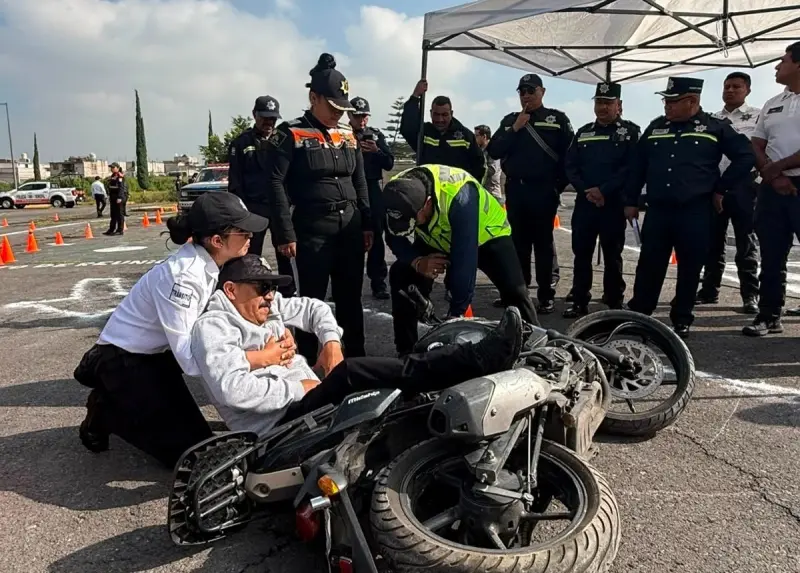 Capacitan a policías para responder a accidentes viales en Edomex