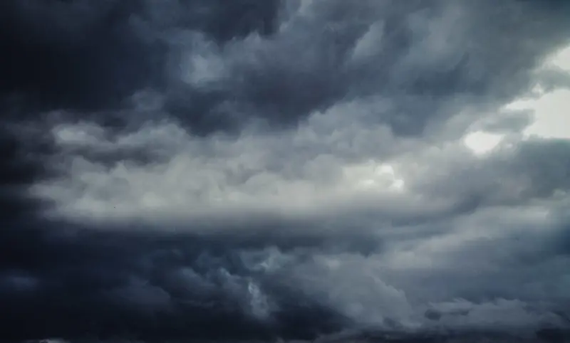 Causan lluvias severas daños en vehículos y trenes en el área triestatal