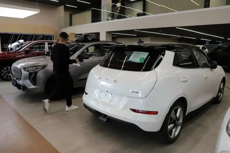 Arrollan autos chinos a otras marcas