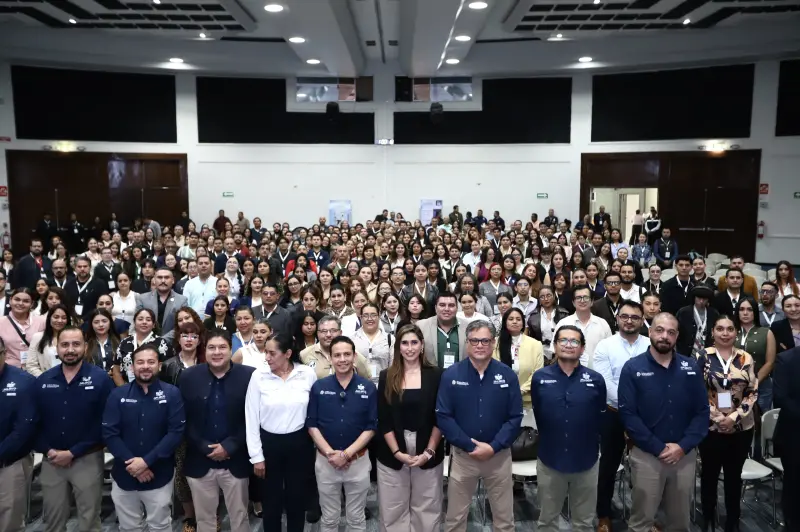 Forenses colocan a la persona al centro durante congreso en Jalisco