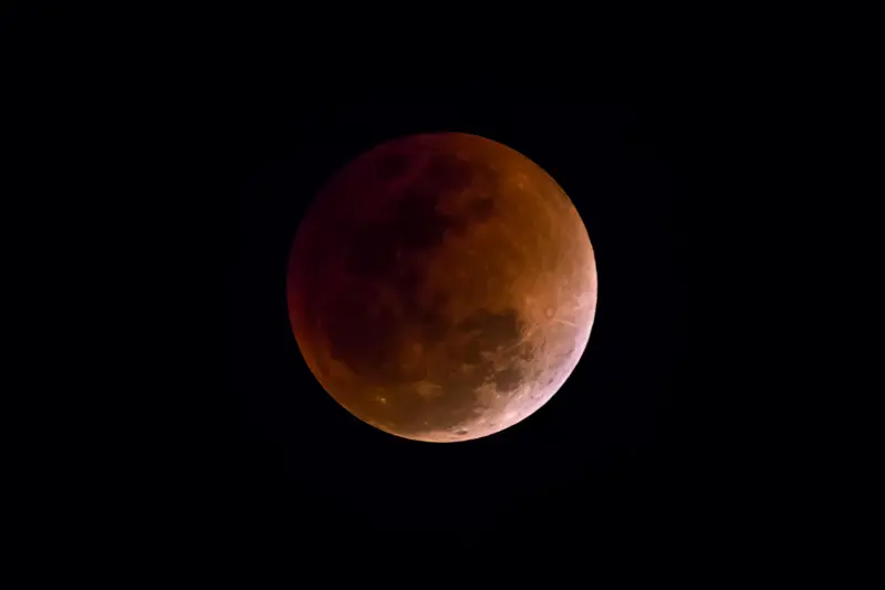 Eclipse lunar en Quito: esta es la hora exacta para ver cómo la Luna se oscurece