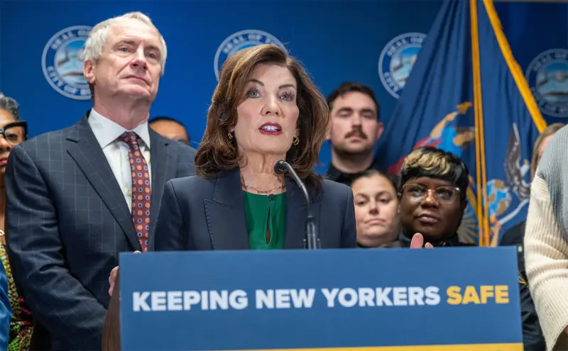 Cuestionan James y Hochul demanda de 15 alguaciles contra ley migratoria