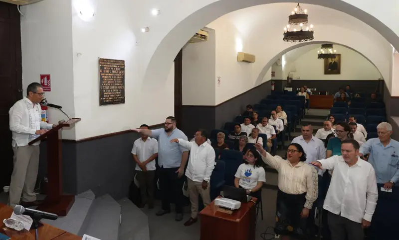 Ratifican a Bernardo Laris al frente de la Fundación UADY