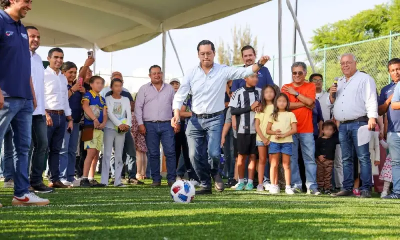 Entrega Chepe Guerrero nueva cancha de futbol 5 para las familias de Santa Fe
